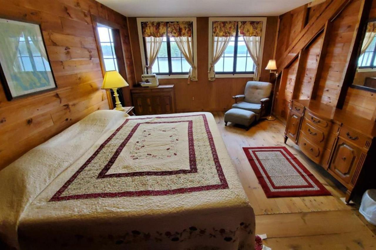 Meredith Lakefront Lodge On Lake Winnipesaukee Exterior foto